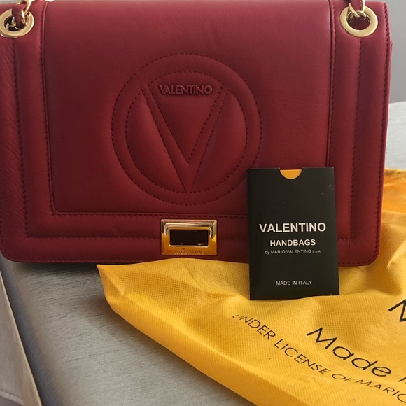 Bag
Gorgeous, classy Valentino bag - Picture 2 of 7
